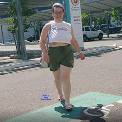 Pic #1 Mes Vacances 2 - Brunette, Public Exhibitionist, Outdoors, Amateur