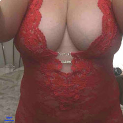 Pic #1 Lady In Red - Big Tits, Lingerie, Mature, Amateur