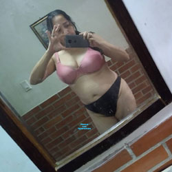 Pic #1 La Ama De Casa - Brunette, Lingerie, Mature, Amateur