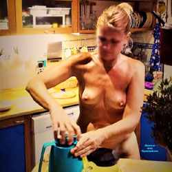 Pic #1 Snapshots 1 - Nude Girls, Amateur, Medium Tits