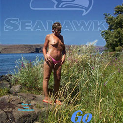 Pic #1 Showing Her Support For Her Favorite Team - Mature, Outdoors, Amateur