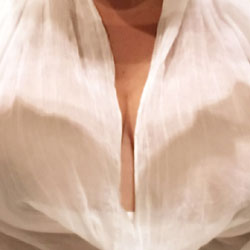 Pic #1 BC6775 - Medium Tits, Topless Wives