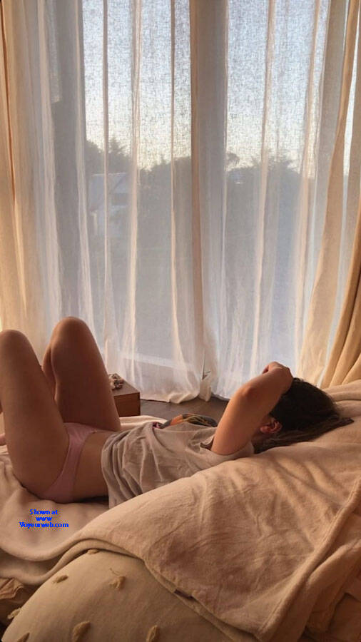 Pic #1 lau - Young Woman