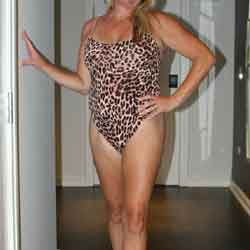 Pic #1 Hotel Sexy MILF