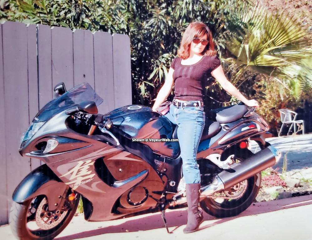 Pic #1 Naked surfer girl