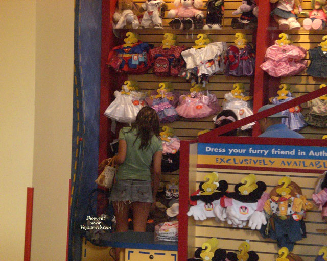 Pic #1 Woman Shopping