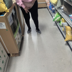 Pic #1 Loves to show her ass to all