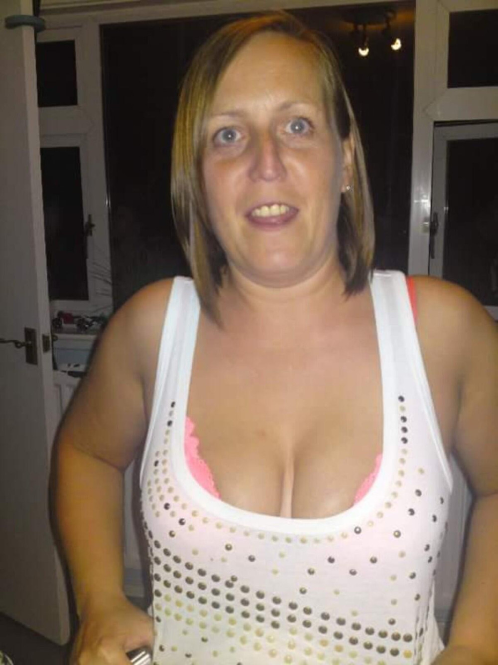 Pic #1 Lea Exposes Herself