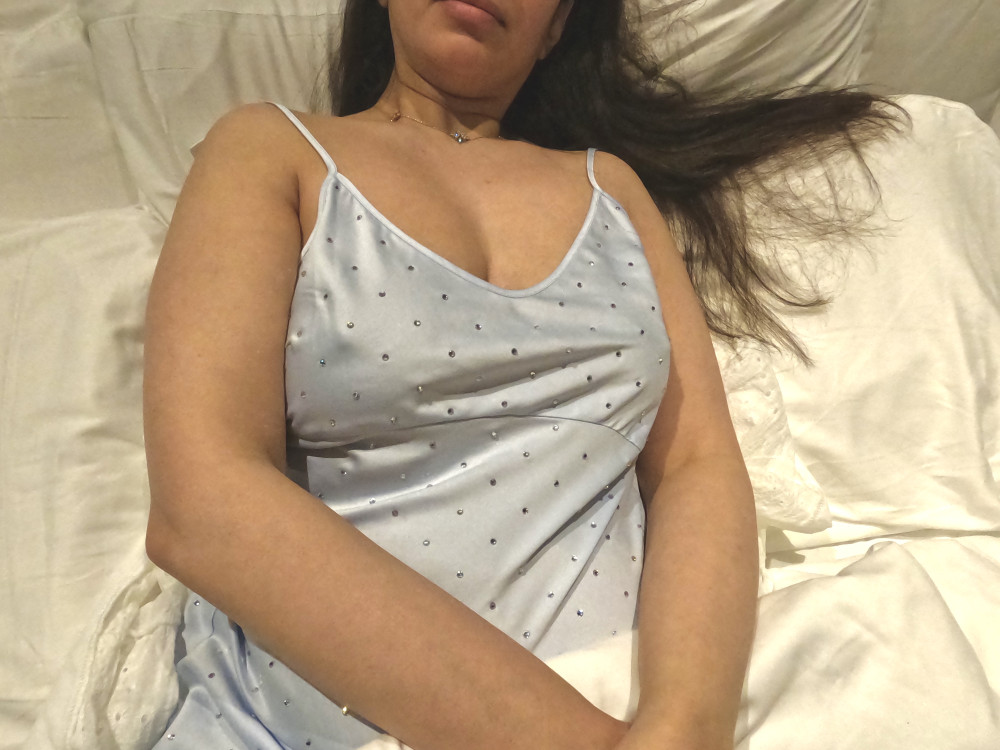 Pic #1 Hot milf waiting for you in the bed