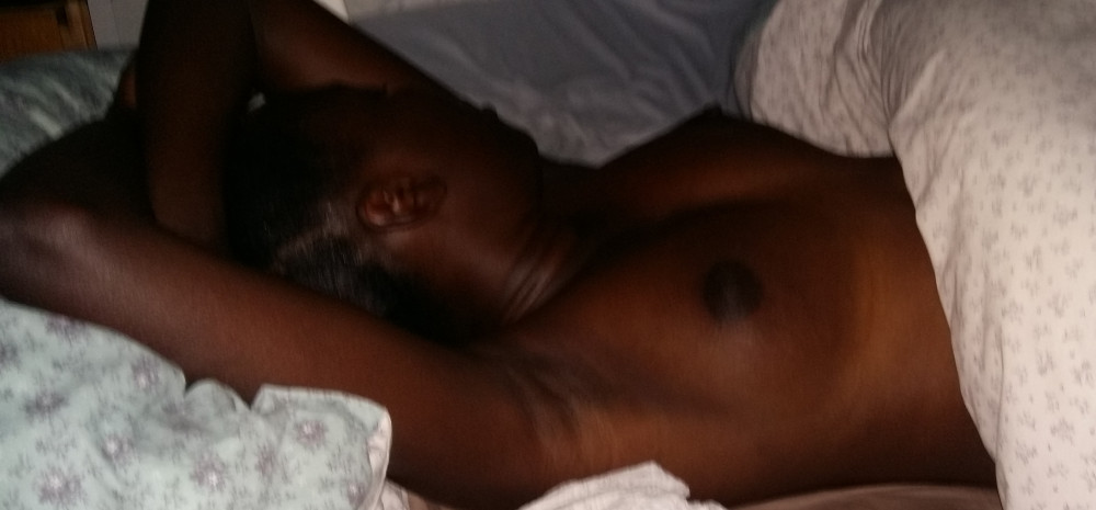 Pic #1 Ebony milf shows it off