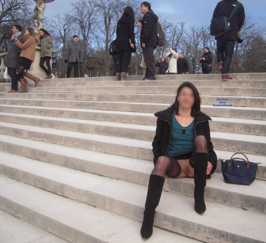 Pic #1Nadia Flashing Her Pussy in Paris - Flashing, Public Exhibitionist, Public Place
