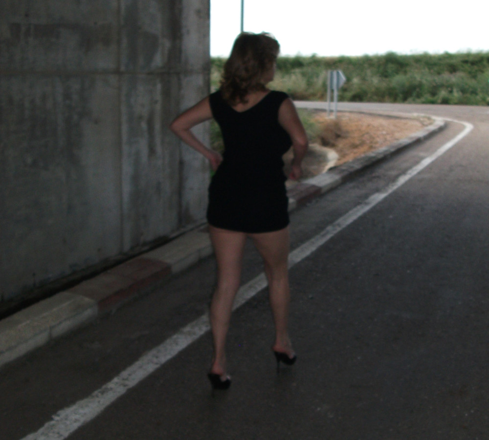 Pic #1 Bajo una carretera