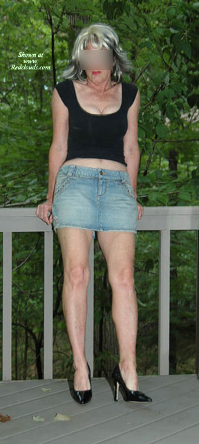 Pic #1Trim 50&#39;s Lady In Mini Skirt