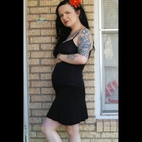 Tattooed Helen Pregnant On The Porch