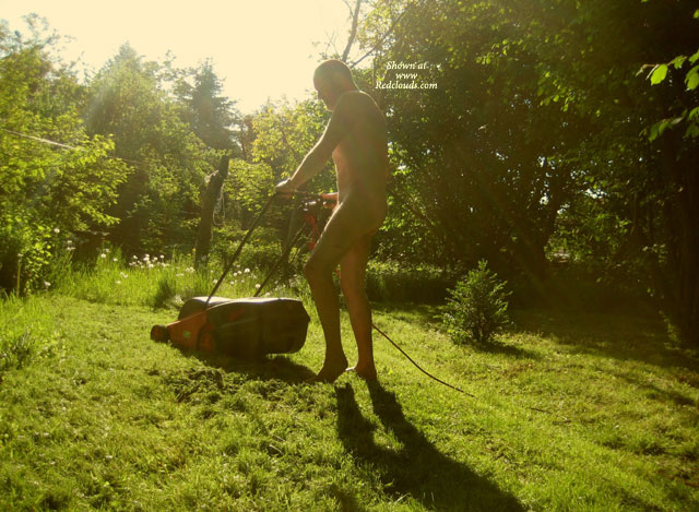 Pic #1Naked Lawnmowing